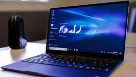 iQOO 15正式发布：骁龙8+处理器加持，PC级电竞体验轻松装进口袋，144Hz高刷新率与120W闪充畅享掌上竞技